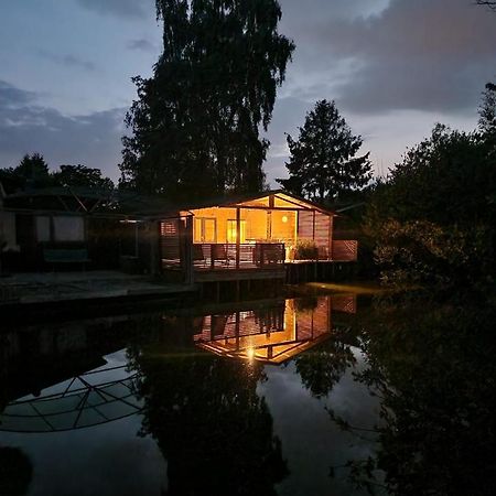 Rustig Gelegen Chalet Solvo Met Terras Aan Het Water ゲール エクステリア 写真